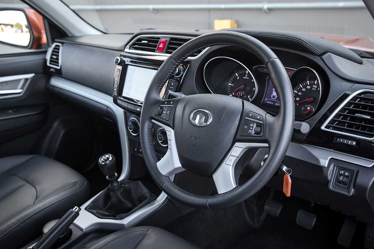 The turning circle is large.